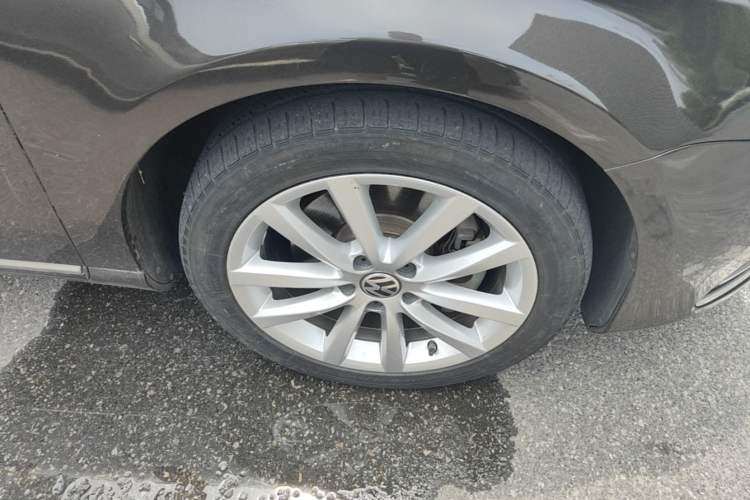 Used Volkswagen Magotan 2012 1.8TSI Prestige Model Right Front Wheel Hub