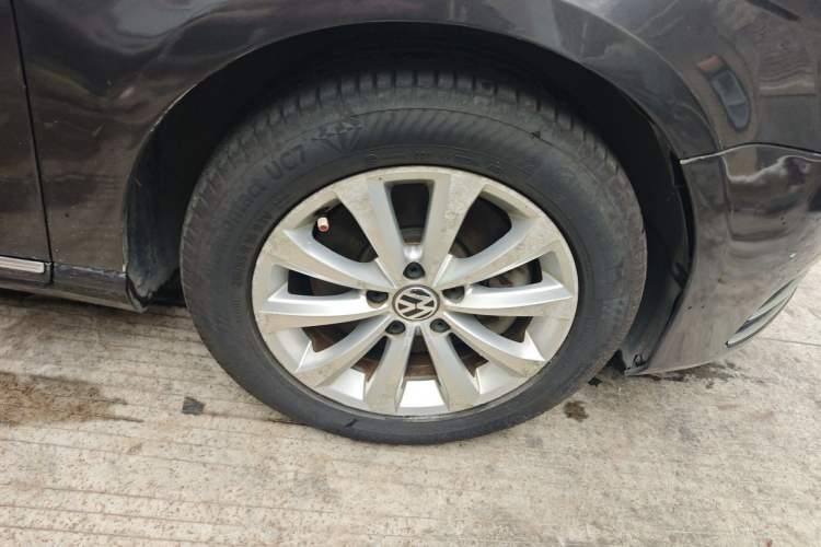 Used Volkswagen Magotan 2012 1.8TSI Luxury Model Right Front Wheel Hub