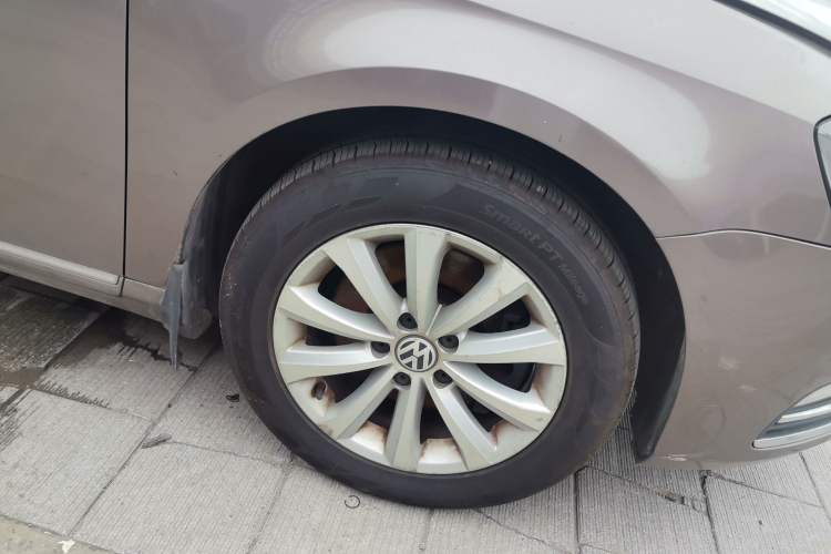 Used Volkswagen Magotan 2012 1.8TSI Luxury Model Right Front Wheel Hub