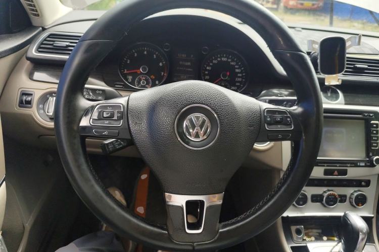 Used Volkswagen Magotan 2012 Facelift 2.0 TSI Prestige Model Steering Wheel