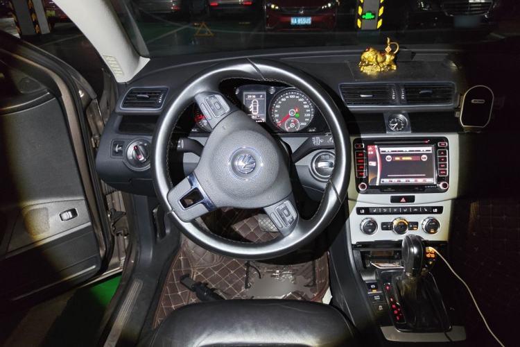 Used Volkswagen Magotan 2012 Revised 1.8TSI Luxury Version Steering Wheel