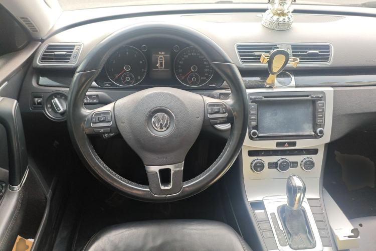 Used Volkswagen Magotan 2012 Revised 1.8TSI Luxury Version Steering Wheel