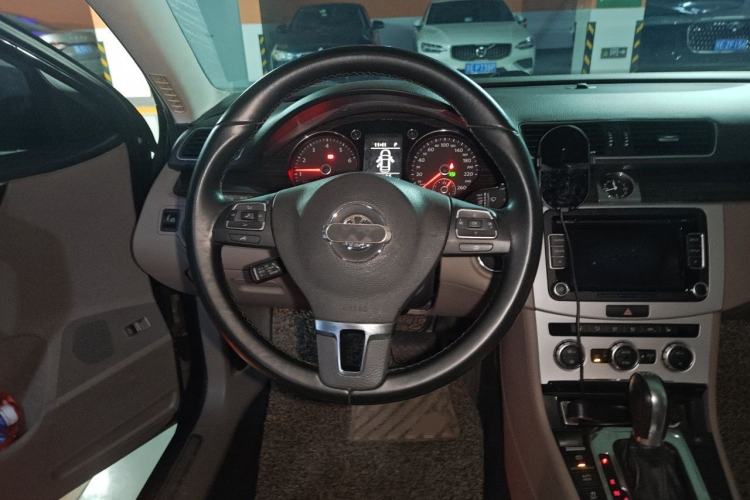 Used Volkswagen Magotan 2012 Facelift 1.8TSI Prestige Model Steering Wheel