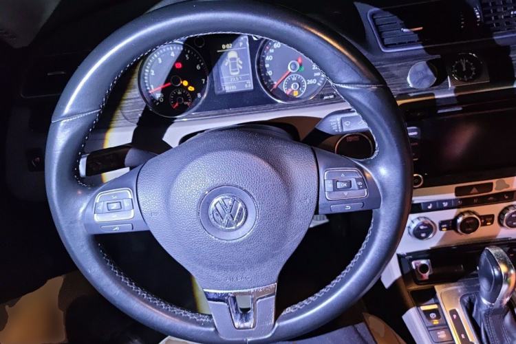 Used Volkswagen Magotan 2012 Facelift 2.0 TSI Prestige Model Steering Wheel