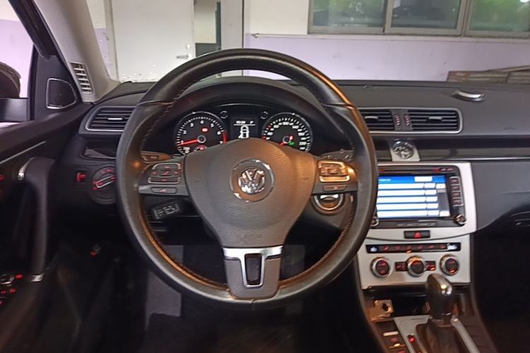 Used Volkswagen Magotan 2012 Revised 1.8TSI Luxury Version Steering Wheel