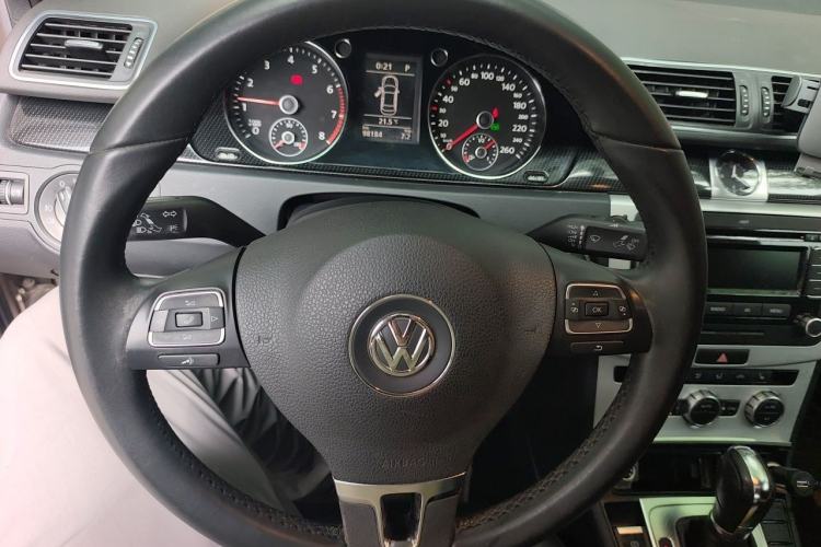 Used Volkswagen Magotan 2012 Revised 1.8TSI Luxury Version Steering Wheel