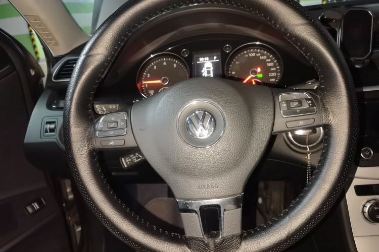 Used Volkswagen Magotan 2012 1.8TSI Luxury Model Steering Wheel