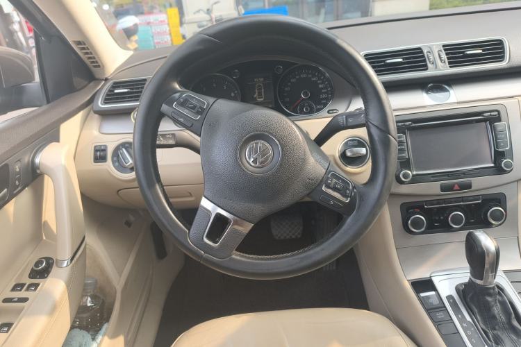 Used Volkswagen Magotan 2012 Revised Version 1.8TSI Leading Edition Steering Wheel