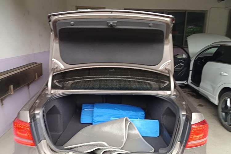 Used Volkswagen Magotan 2012 Revised 1.8TSI Luxury Version Trunk