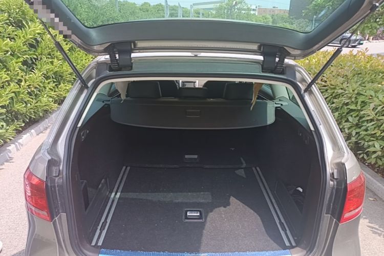 Used Volkswagen Magotan 2012 Travel Edition 2.0 TSI Comfort Version Trunk