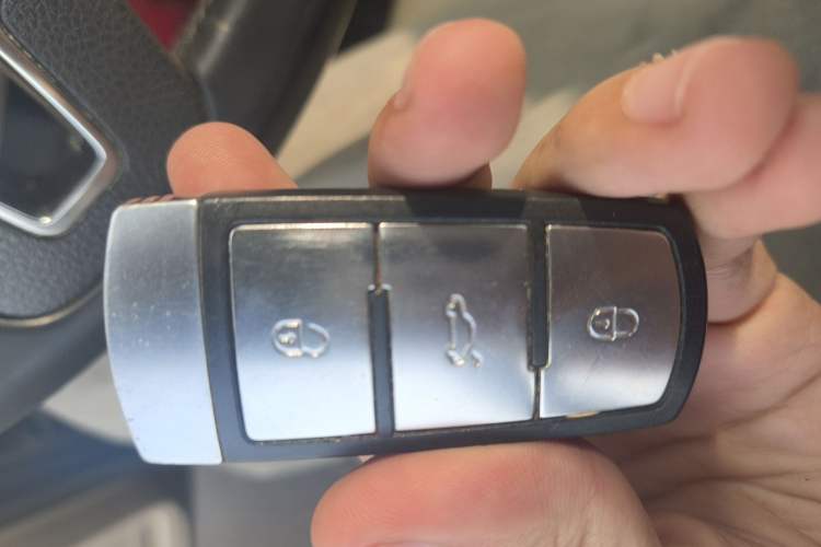 Used Volkswagen Magotan 2012 Revised Version 1.8TSI Leading Edition Vehicle Key