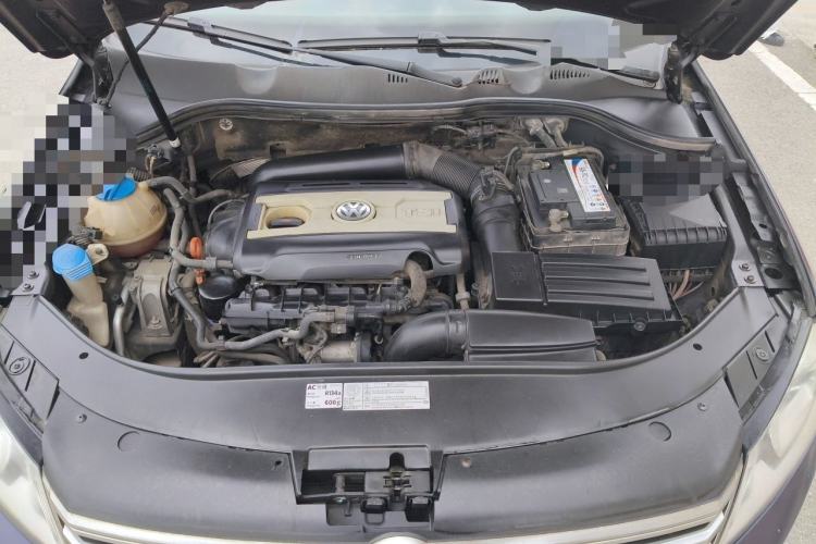 Used Volkswagen Magotan 2012 Revised Version 2.0 TSI Luxury Edition Engine Bay