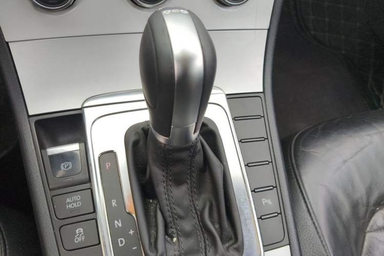 Used Volkswagen Magotan 2012 Revised Version 2.0 TSI Luxury Edition Gear Lever