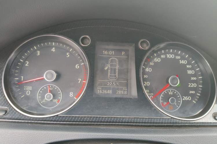 Used Volkswagen Magotan 2012 Revised Version 2.0 TSI Luxury Edition Instrument Cluster