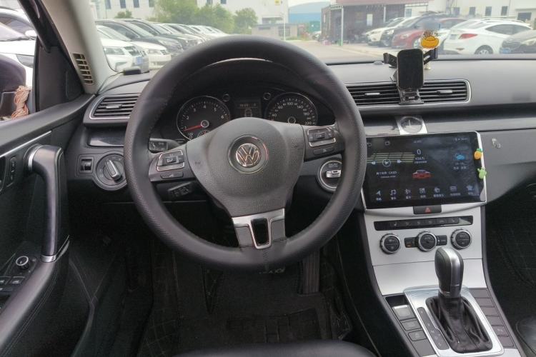 Used Volkswagen Magotan 2012 Revised Version 2.0 TSI Luxury Edition Steering Wheel