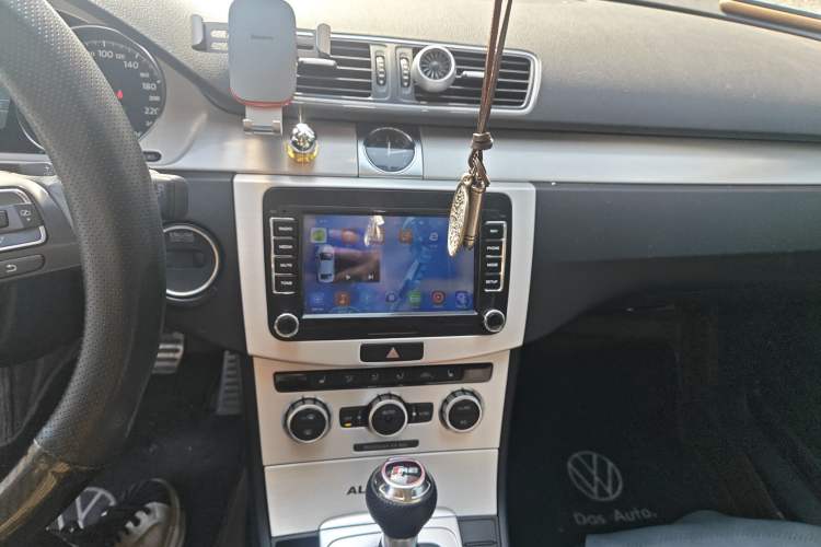 Used Volkswagen Magotan 2012 Travel Edition 2.0 TSI 4x4 Comfort Version Audio And AC Panel