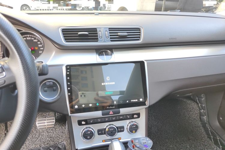 Used Volkswagen Magotan 2012 Travel Edition 2.0 TSI Four-Wheel Drive Luxury Version Audio And AC Panel