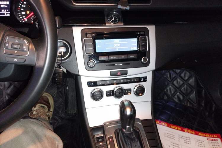 Used Volkswagen Magotan 2012 1.8TSI Luxury Model Audio And AC Panel