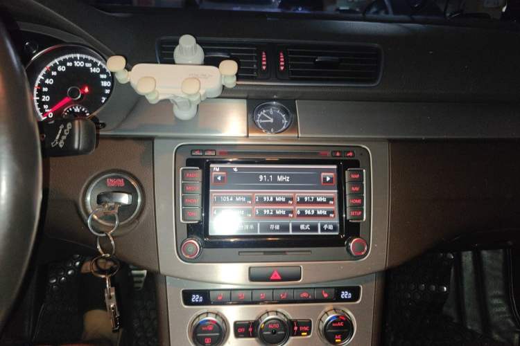 Used Volkswagen Magotan 2012 Travel Edition 2.0 TSI Four-Wheel Drive Luxury Version Audio And AC Panel