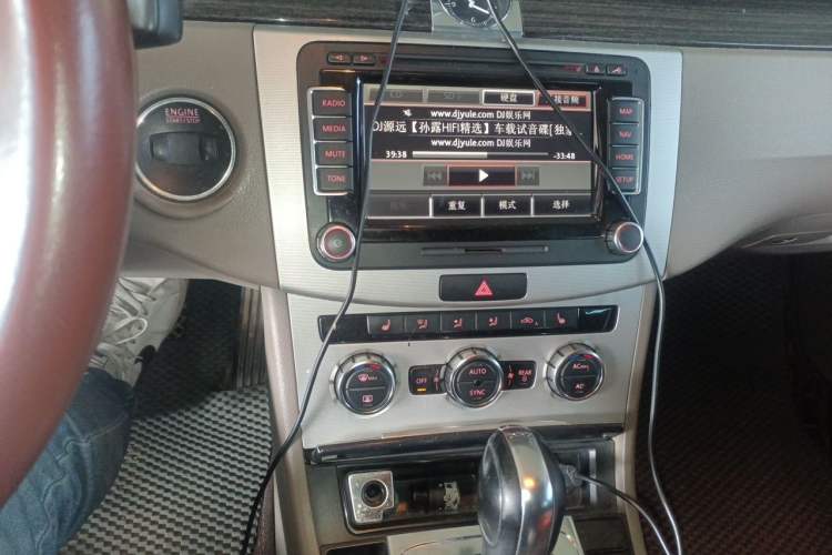 Used Volkswagen Magotan 2012 2.0 TSI Ultimate Edition Audio And AC Panel
