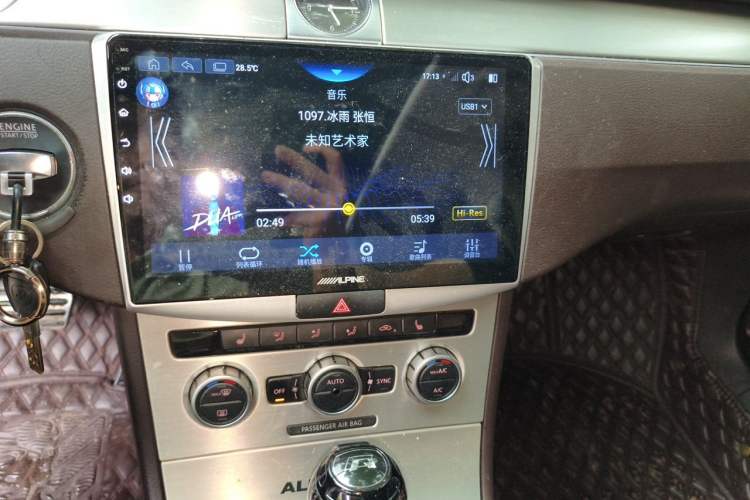 Used Volkswagen Magotan 2012 Travel Edition 2.0 TSI 4x4 Comfort Version Audio And AC Panel