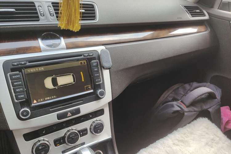 Used Volkswagen Magotan 2012 Travel Edition 2.0 TSI Luxury Version Audio And AC Panel