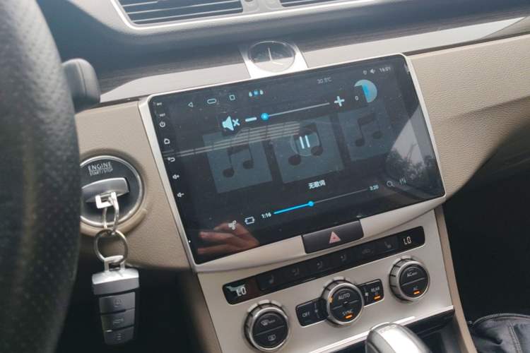 Used Volkswagen Magotan 2012 2.0 TSI Ultimate Edition Audio And AC Panel