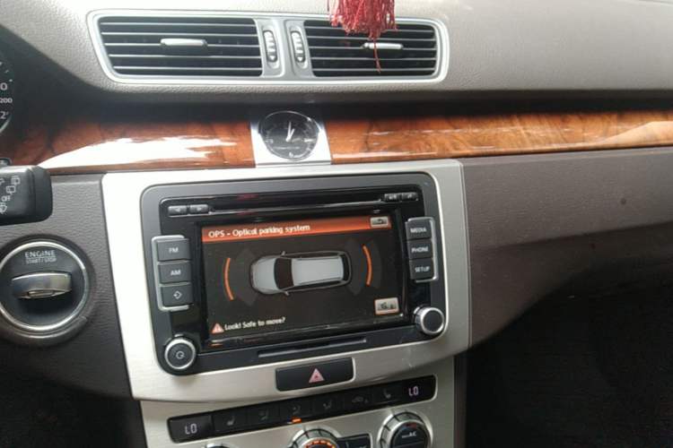 Used Volkswagen Magotan 2012 Travel Edition 2.0 TSI Comfort Version Audio And AC Panel