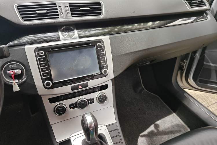 Used Volkswagen Magotan 2012 1.8TSI Luxury Model Audio And AC Panel