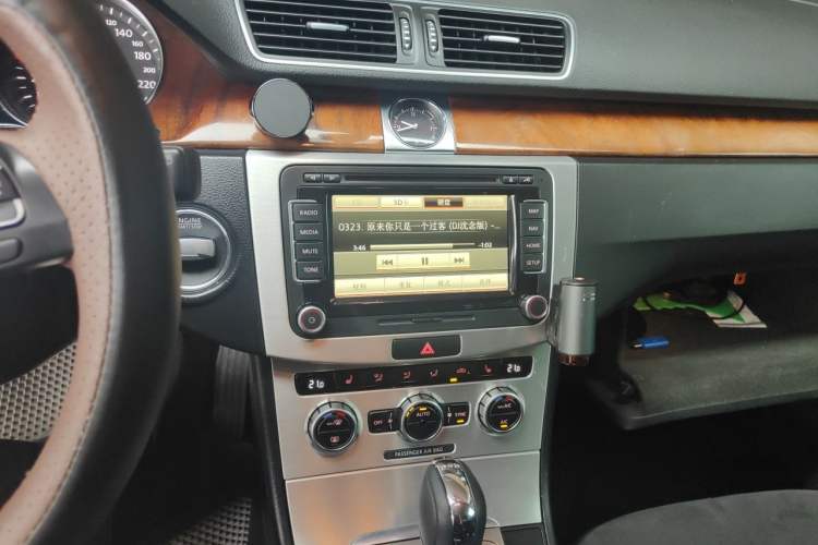 Used Volkswagen Magotan 2012 Travel Edition 2.0 TSI Luxury Version Audio And AC Panel