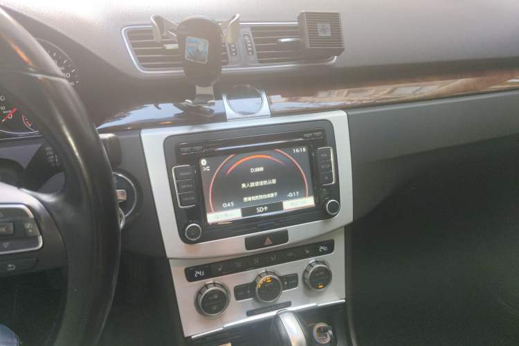 Used Volkswagen Magotan 2012 Travel Edition 2.0 TSI Comfort Version Audio And AC Panel