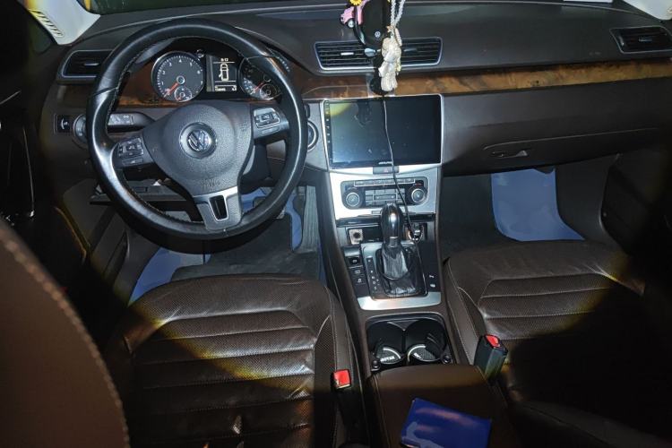 Used Volkswagen Magotan 2012 Travel Edition 2.0 TSI Luxury Version Center Console