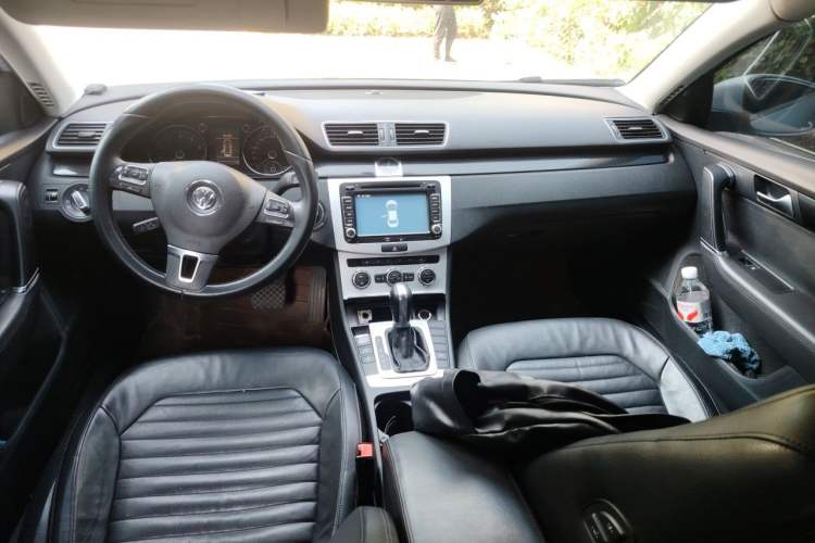Used Volkswagen Magotan 2012 Revised Version 1.8TSI Leading Edition Center Console