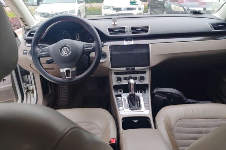 Used Volkswagen Magotan 2012 2.0 TSI Ultimate Edition Center Console