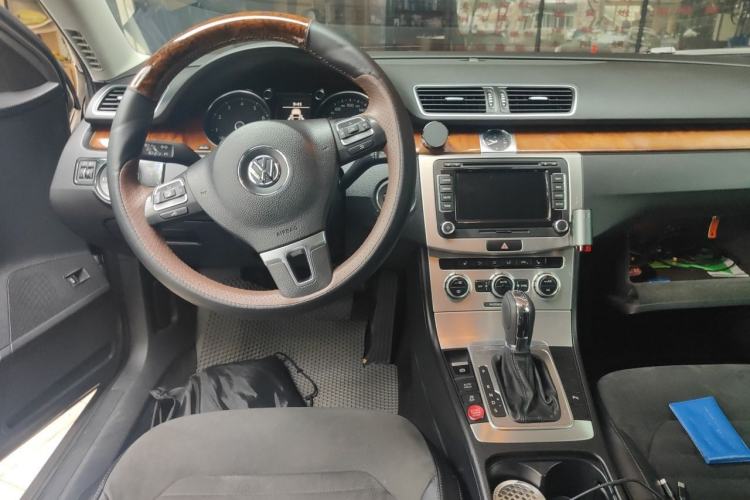 Used Volkswagen Magotan 2012 Travel Edition 2.0 TSI Luxury Version Center Console