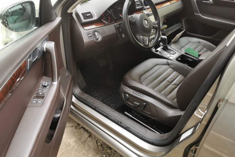 Used Volkswagen Magotan 2012 Travel Edition 2.0 TSI Luxury Version Driver Seat