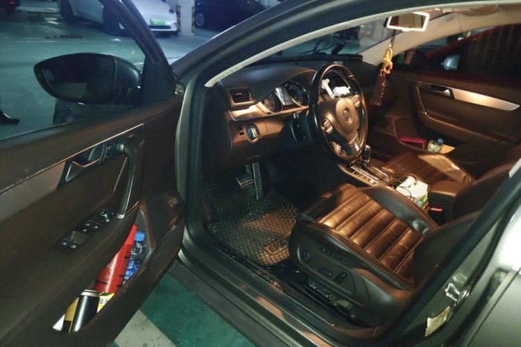 Used Volkswagen Magotan 2012 Travel Edition 2.0 TSI Four-Wheel Drive Luxury Version Driver Seat