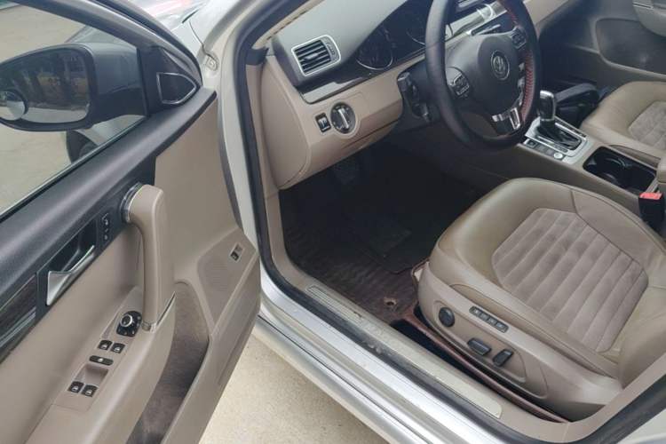 Used Volkswagen Magotan 2012 2.0 TSI Ultimate Edition Driver Seat