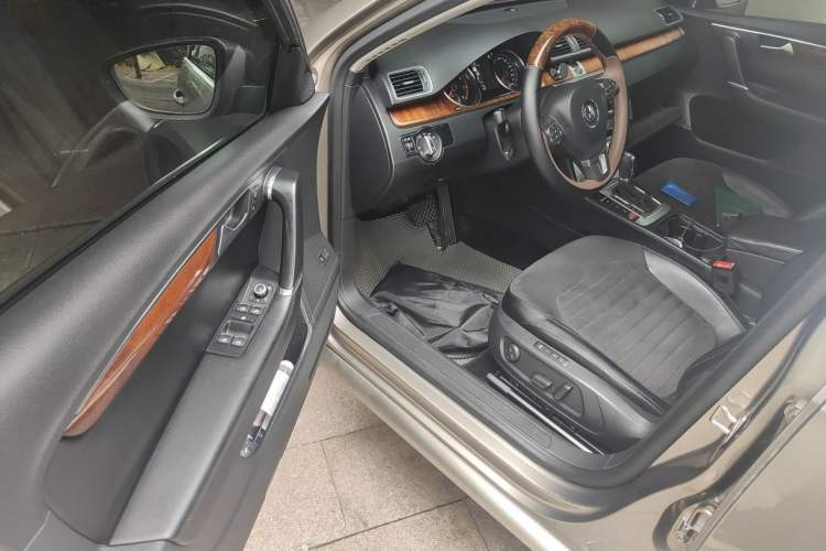 Used Volkswagen Magotan 2012 Travel Edition 2.0 TSI Luxury Version Driver Seat