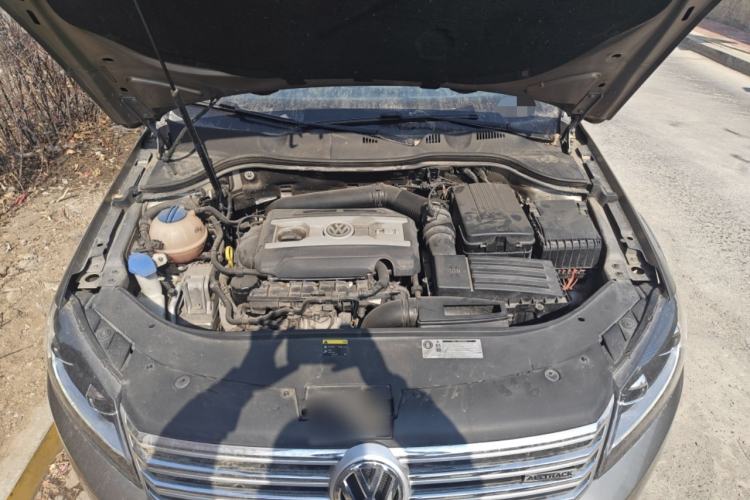 Used Volkswagen Magotan 2012 Travel Edition 2.0 TSI 4x4 Comfort Version Engine Bay