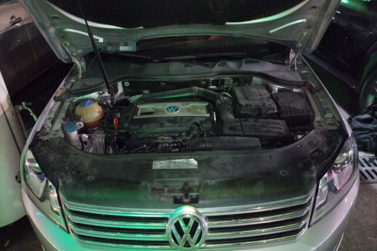 Used Volkswagen Magotan 2012 1.8TSI Luxury Model Engine Bay