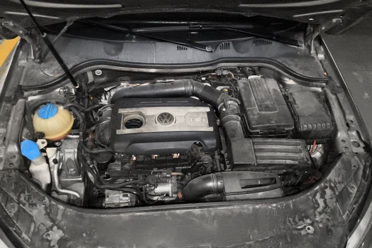 Used Volkswagen Magotan 2012 Travel Edition 2.0 TSI Comfort Version Engine Bay