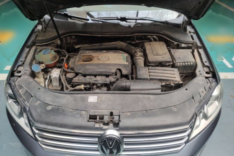 Used Volkswagen Magotan 2012 1.8TSI Prestige Model Engine Bay