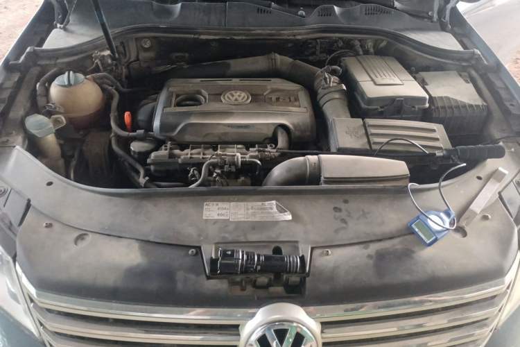 Used Volkswagen Magotan 2012 2.0 TSI Ultimate Edition Engine Bay