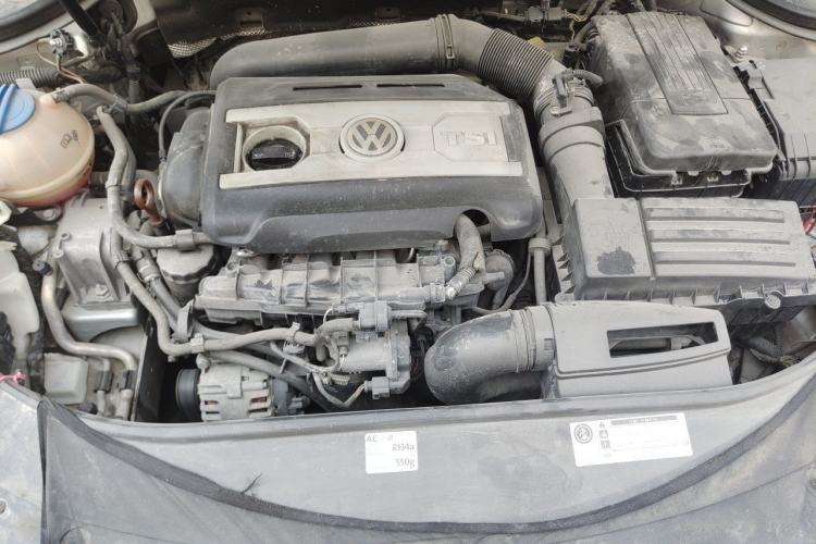 Used Volkswagen Magotan 2012 Travel Edition 2.0 TSI Luxury Version Engine Bay