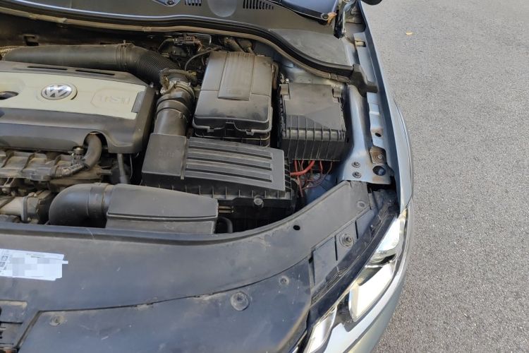 Used Volkswagen Magotan 2012 Travel Edition 2.0 TSI Four-Wheel Drive Luxury Version Engine Bay Left