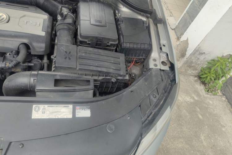 Used Volkswagen Magotan 2012 Travel Edition 2.0 TSI Comfort Version Engine Bay Left