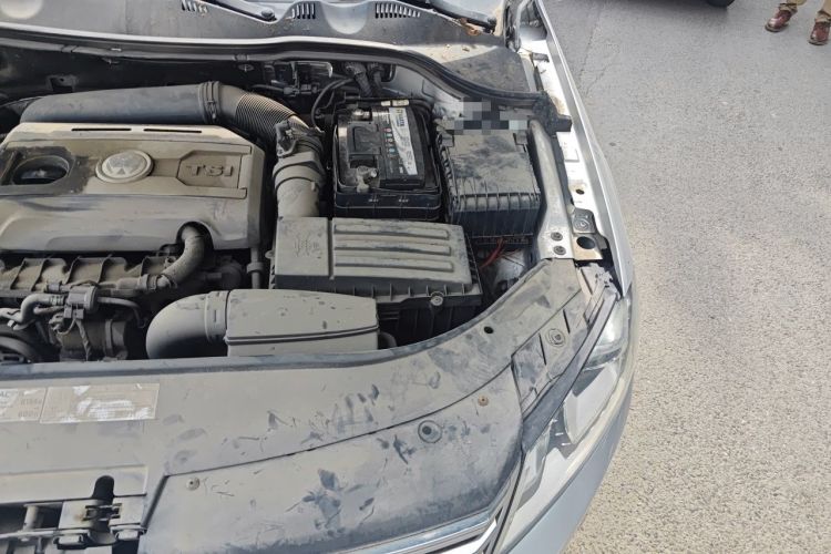 Used Volkswagen Magotan 2012 Revised 1.8TSI Luxury Version Engine Bay Left