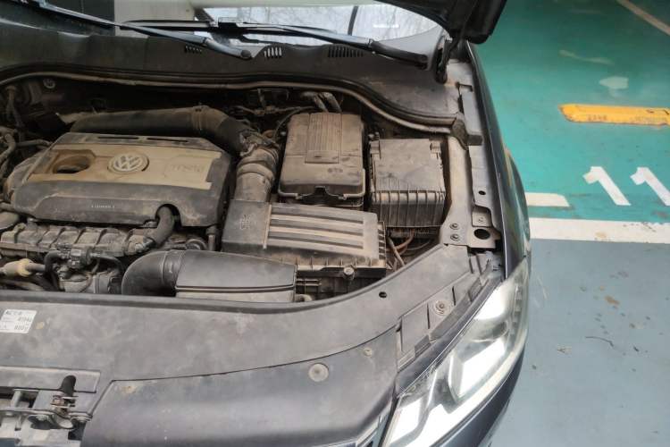 Used Volkswagen Magotan 2012 1.8TSI Prestige Model Engine Bay Left
