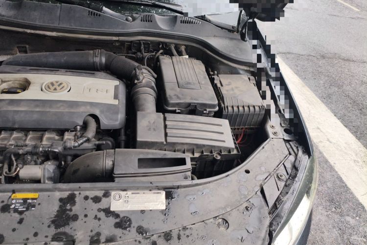 Used Volkswagen Magotan 2012 Travel Edition 2.0 TSI 4x4 Comfort Version Engine Bay Left